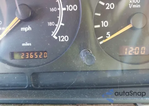 1998 Mercedes-Benz Ml 320 Classic z USA, uszkodzony, nr VIN 4JGAB54E5WA001628